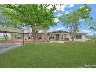 Home For Sale in Floresville, Texas