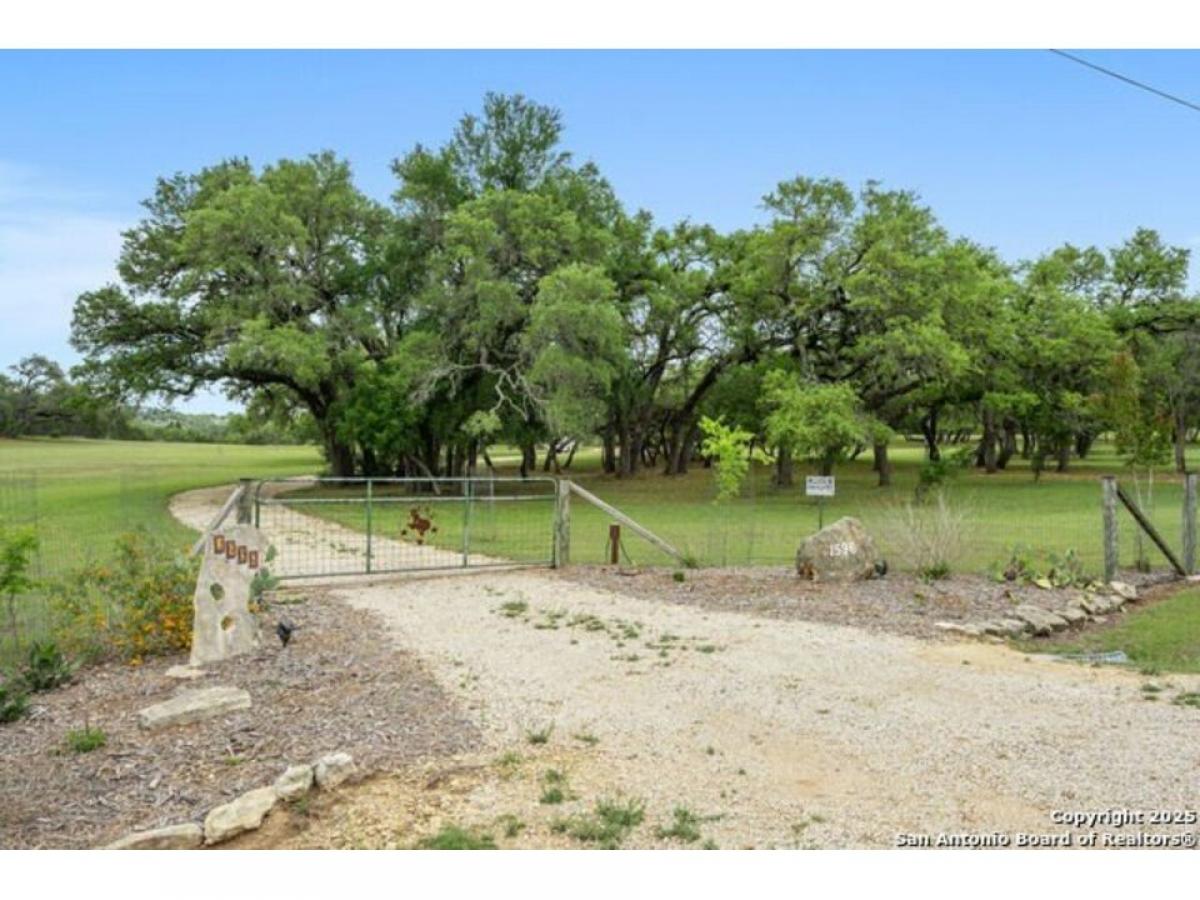 Picture of Residential Land For Sale in Canyon Lake, Texas, United States