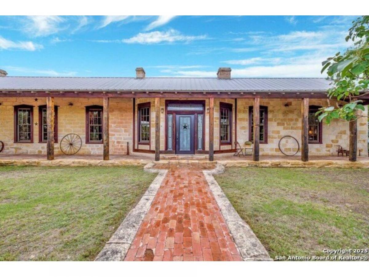 Picture of Home For Sale in Brackettville, Texas, United States