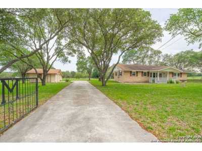 Home For Sale in La Vernia, Texas