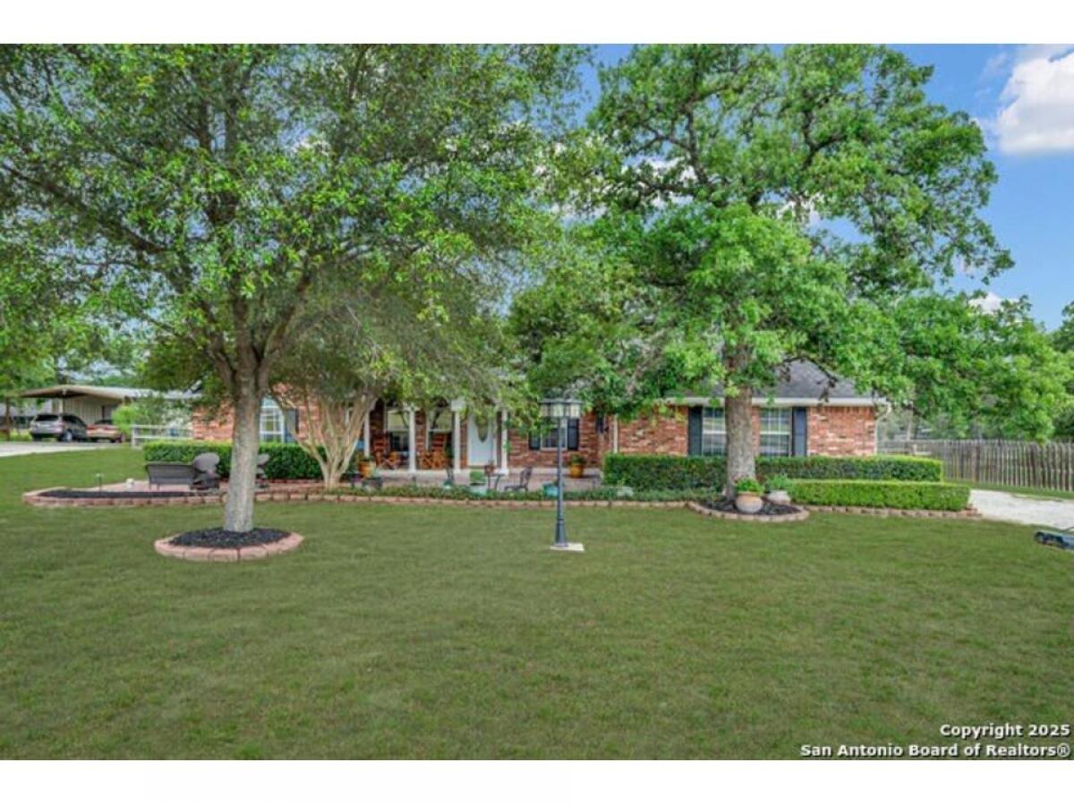 Picture of Home For Sale in La Vernia, Texas, United States