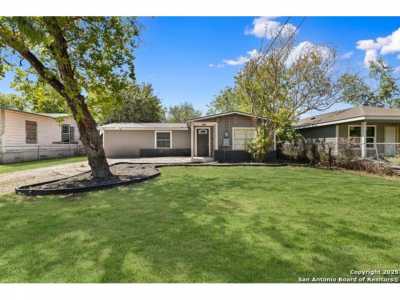 Home For Sale in Seguin, Texas