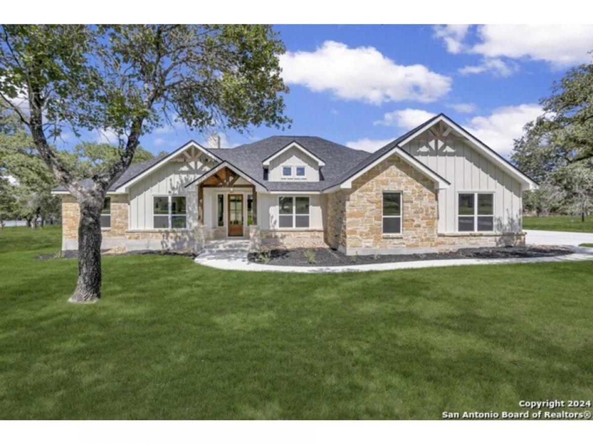 Picture of Home For Sale in Adkins, Texas, United States