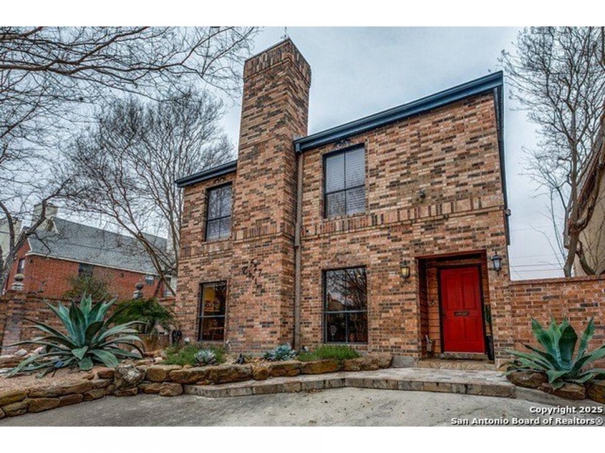 Picture of Home For Sale in Olmos Park, Texas, United States