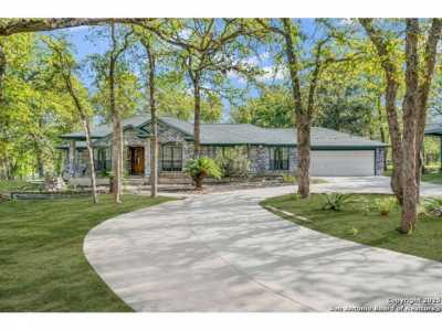 Home For Sale in La Vernia, Texas