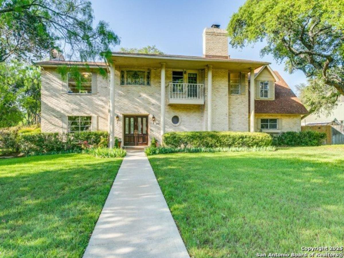 Picture of Home For Sale in Castle Hills, Texas, United States