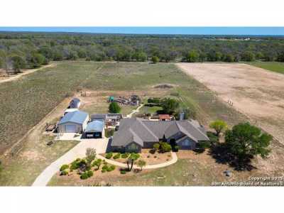 Home For Sale in Floresville, Texas