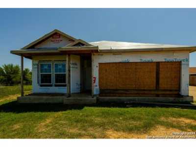 Home For Sale in Lytle, Texas