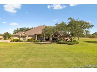 Home For Sale in Pleasanton, Texas
