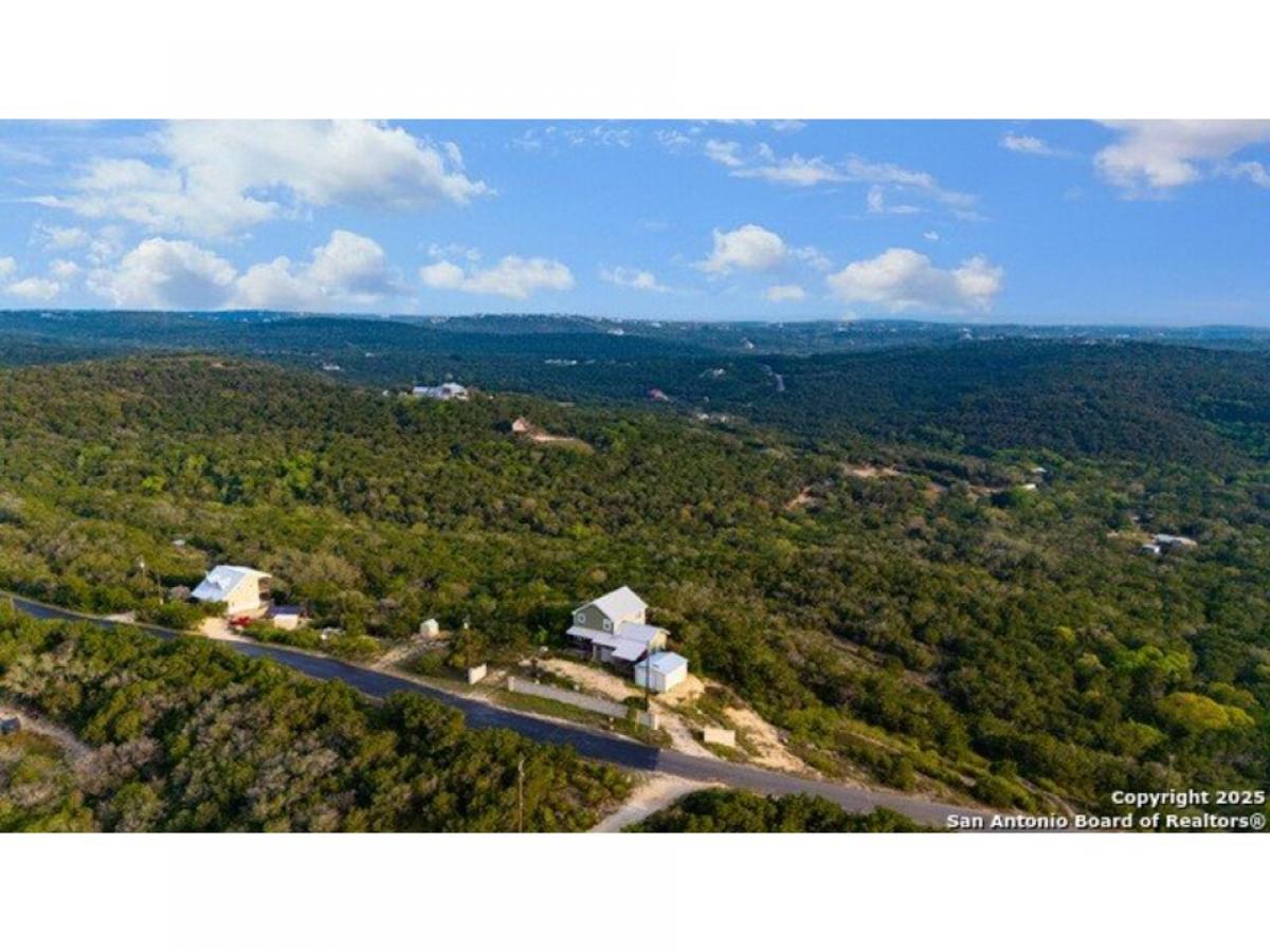 Picture of Home For Sale in Mico, Texas, United States