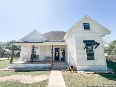 Home For Sale in Gillett, Texas