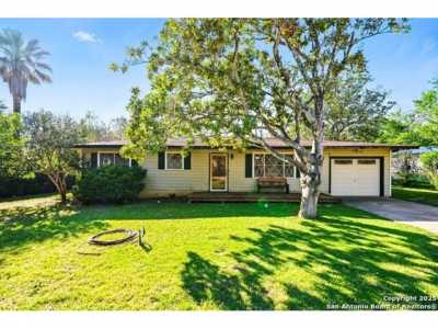 Home For Sale in Floresville, Texas