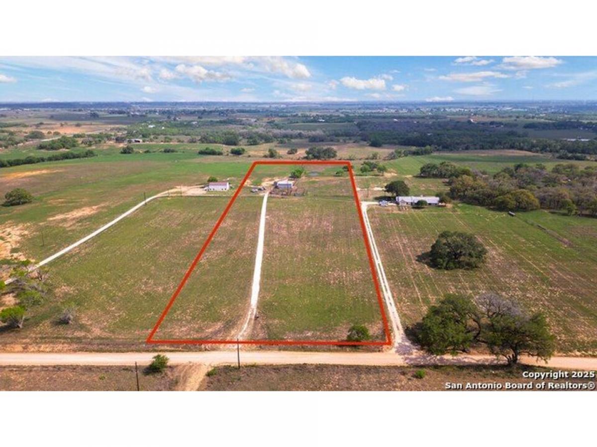 Picture of Home For Sale in Floresville, Texas, United States