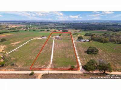 Home For Sale in Floresville, Texas