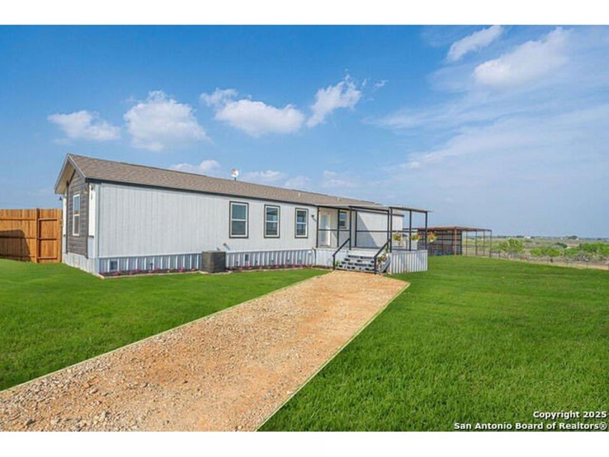 Picture of Home For Sale in Sutherland Springs, Texas, United States