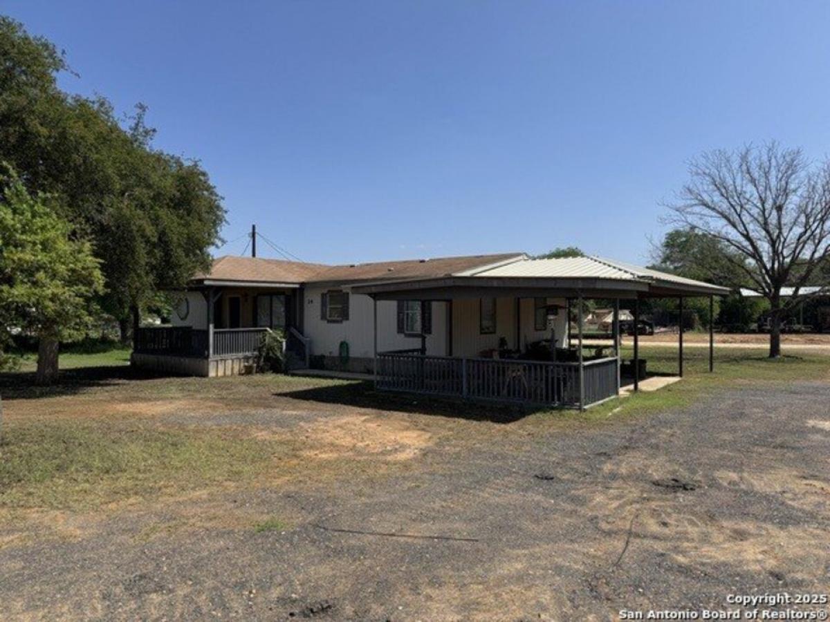 Picture of Home For Sale in Cotulla, Texas, United States