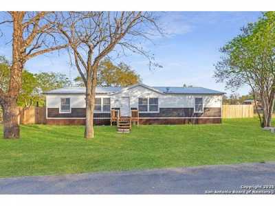 Home For Sale in Floresville, Texas