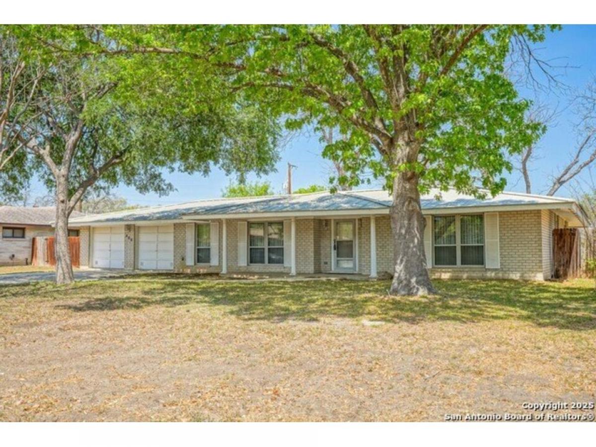 Picture of Home For Sale in Windcrest, Texas, United States