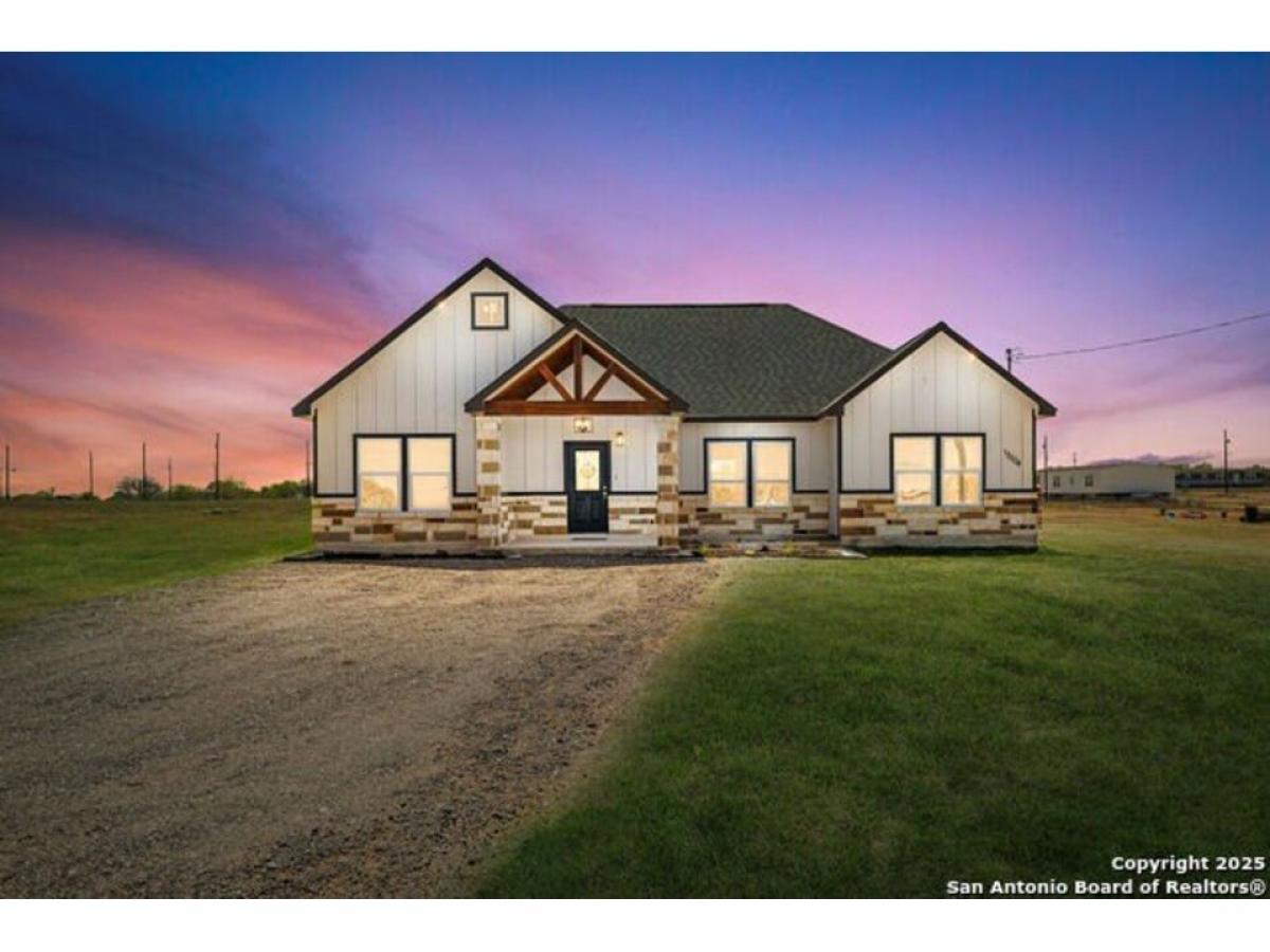 Picture of Home For Sale in Atascosa, Texas, United States