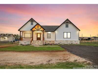 Home For Sale in Lytle, Texas