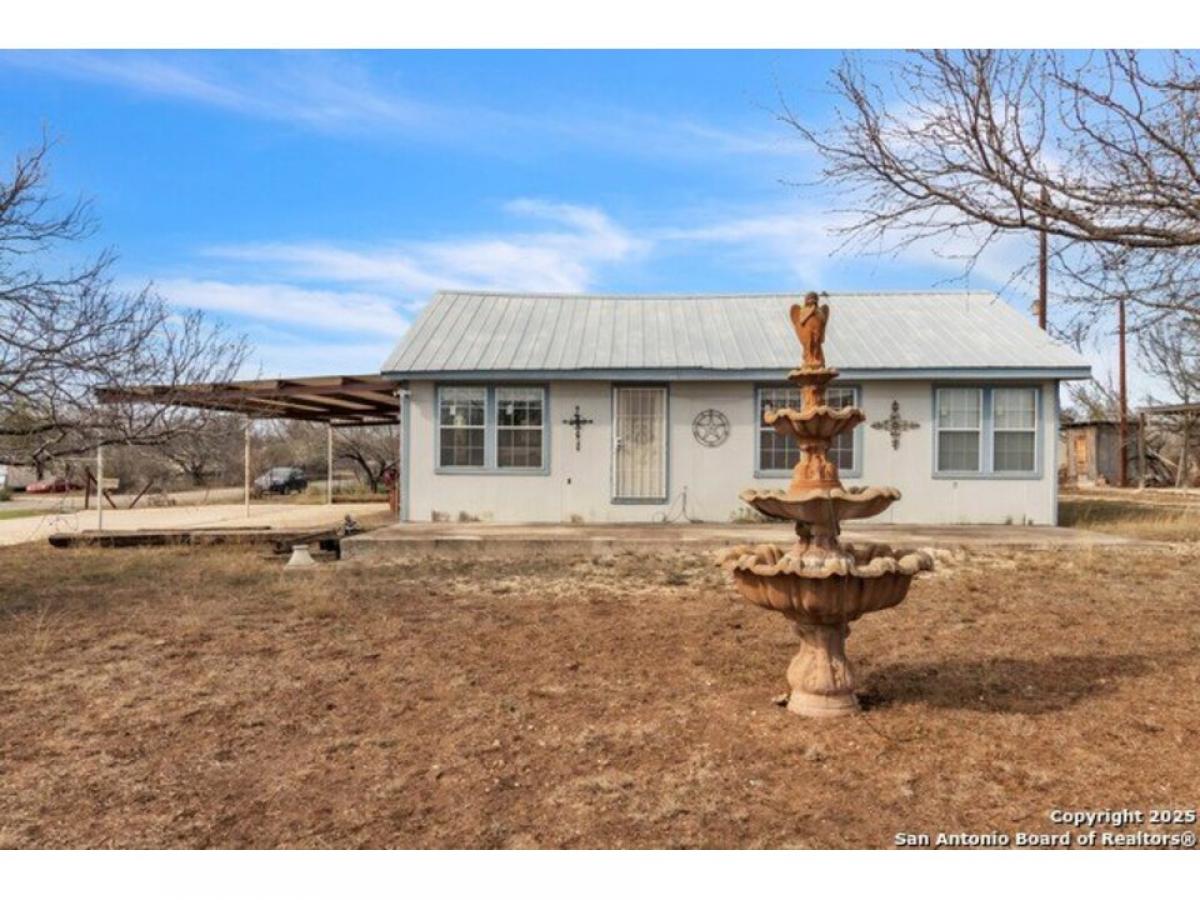 Picture of Home For Sale in Uvalde, Texas, United States