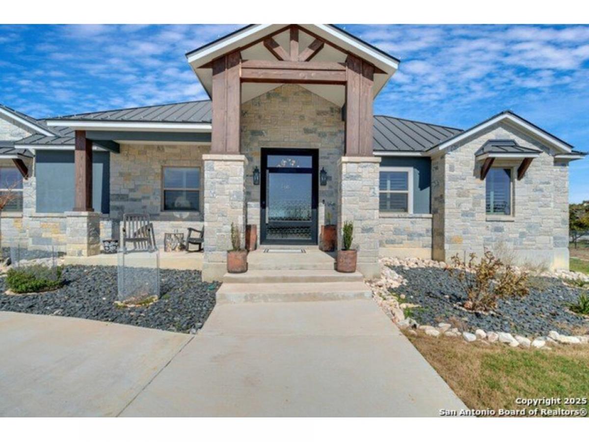 Picture of Home For Sale in Canyon Lake, Texas, United States