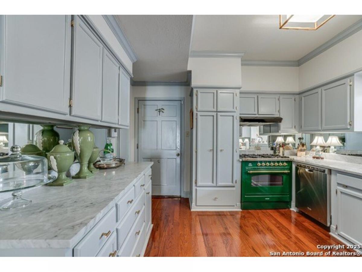 Picture of Home For Sale in Olmos Park, Texas, United States