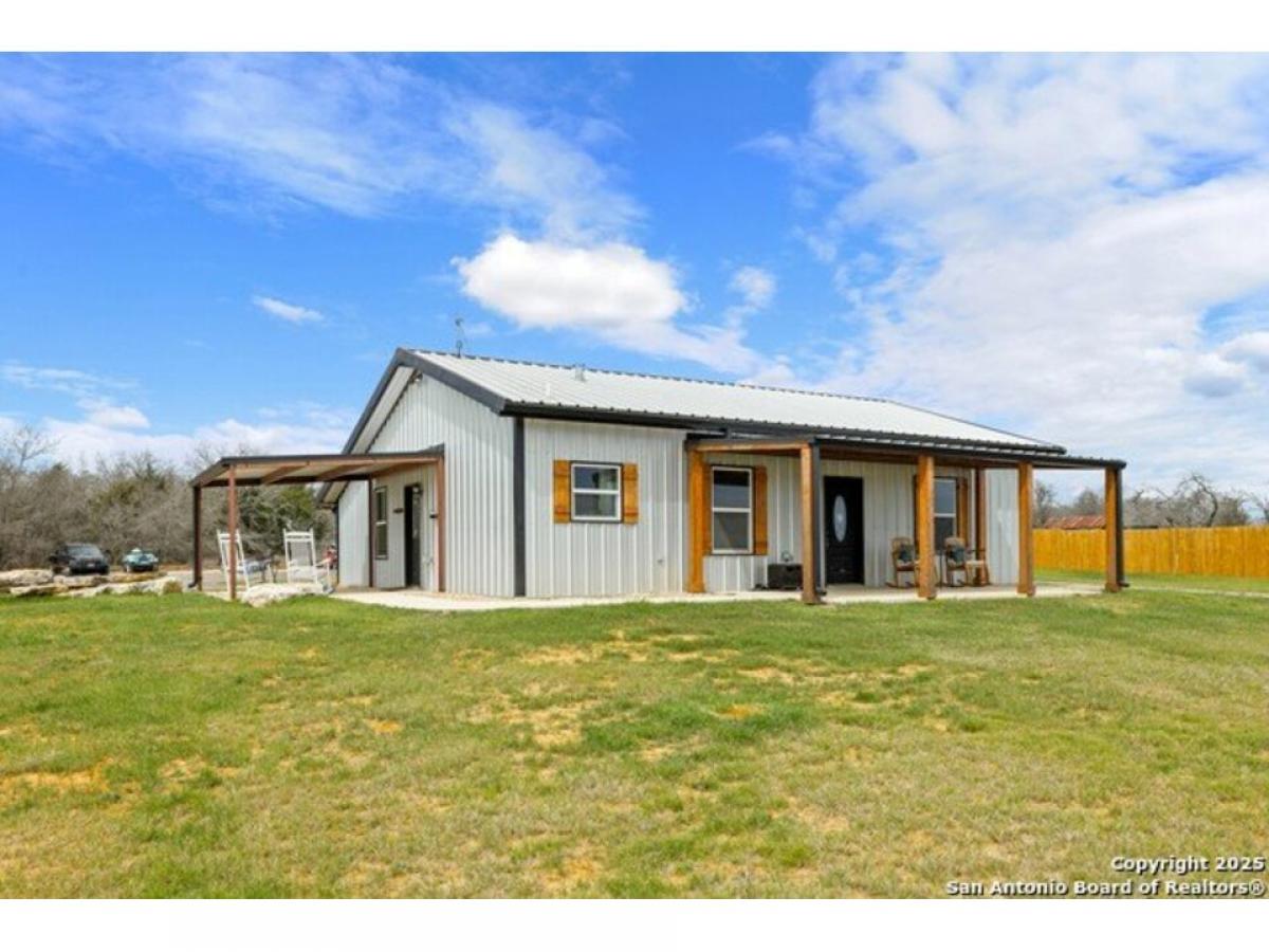 Picture of Home For Sale in Thorndale, Texas, United States