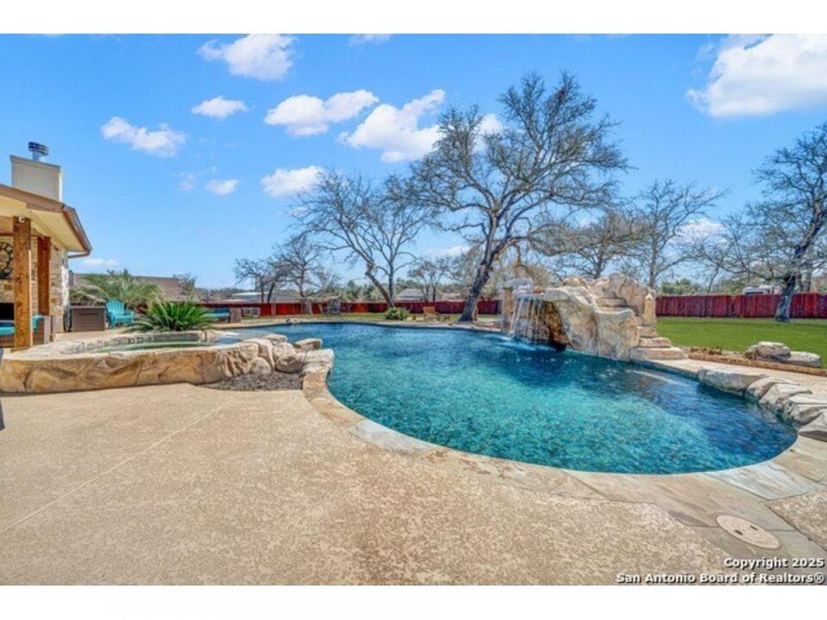 Picture of Home For Sale in La Vernia, Texas, United States
