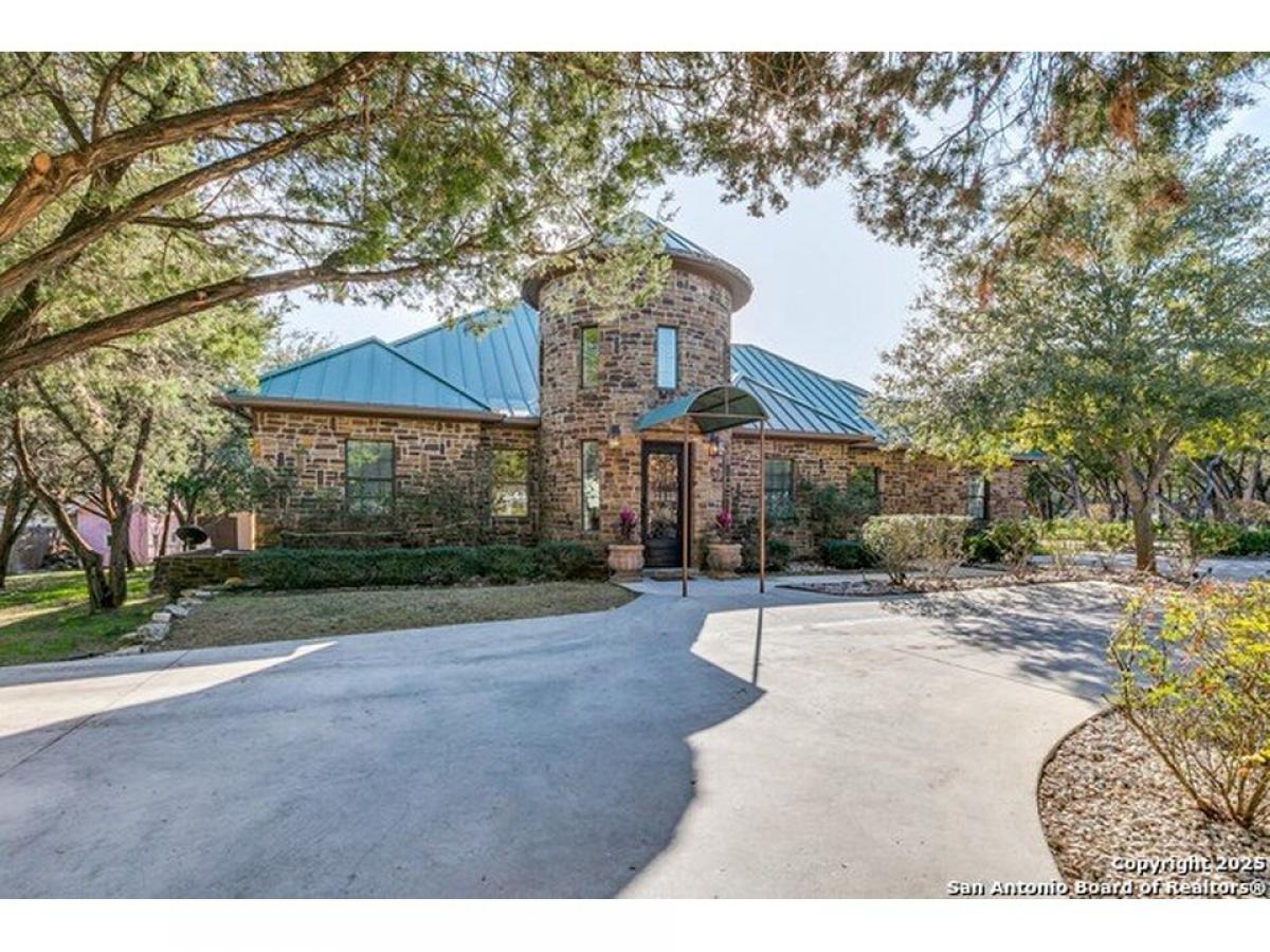 Picture of Home For Sale in Helotes, Texas, United States