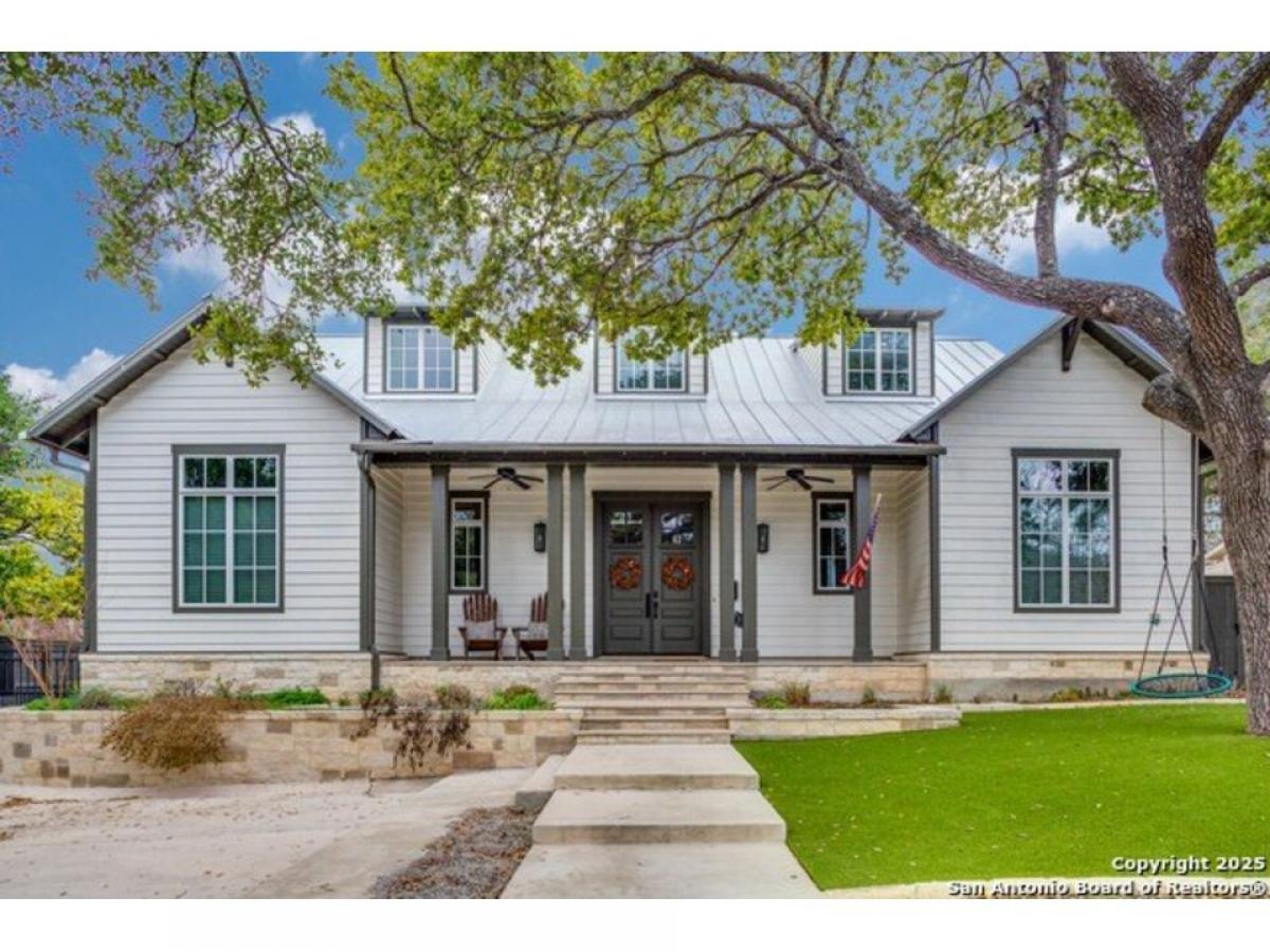 Picture of Home For Sale in Terrell Hills, Texas, United States