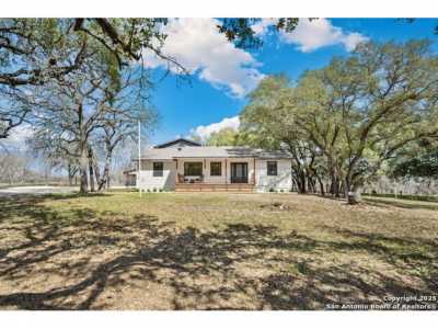 Home For Sale in Floresville, Texas