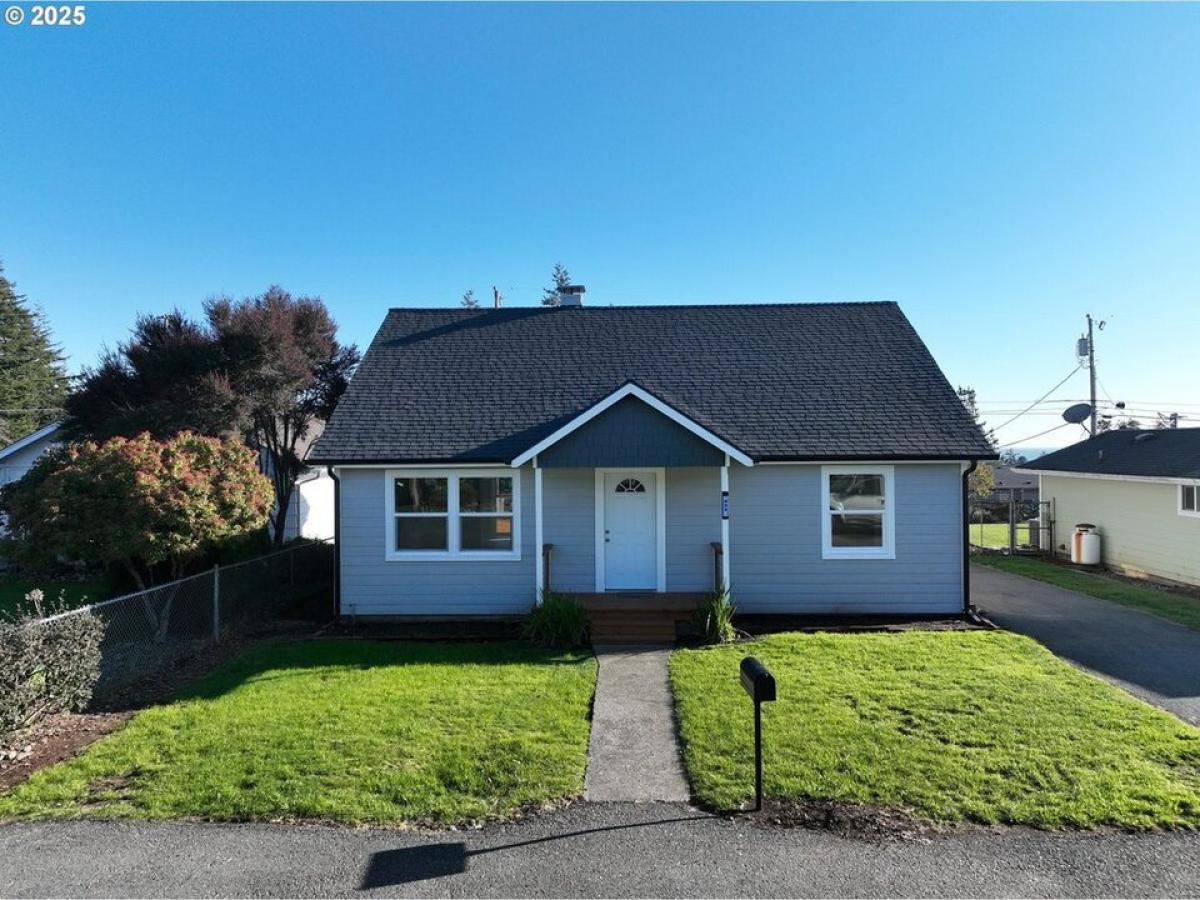 Picture of Home For Sale in Brookings, Oregon, United States