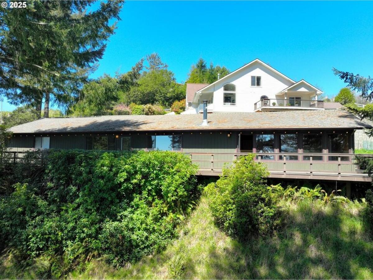 Picture of Home For Sale in Brookings, Oregon, United States