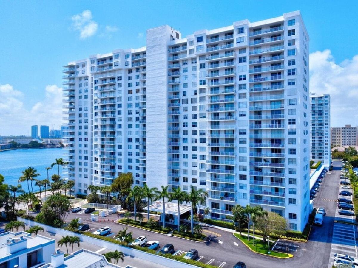 Picture of Home For Sale in Aventura, Florida, United States