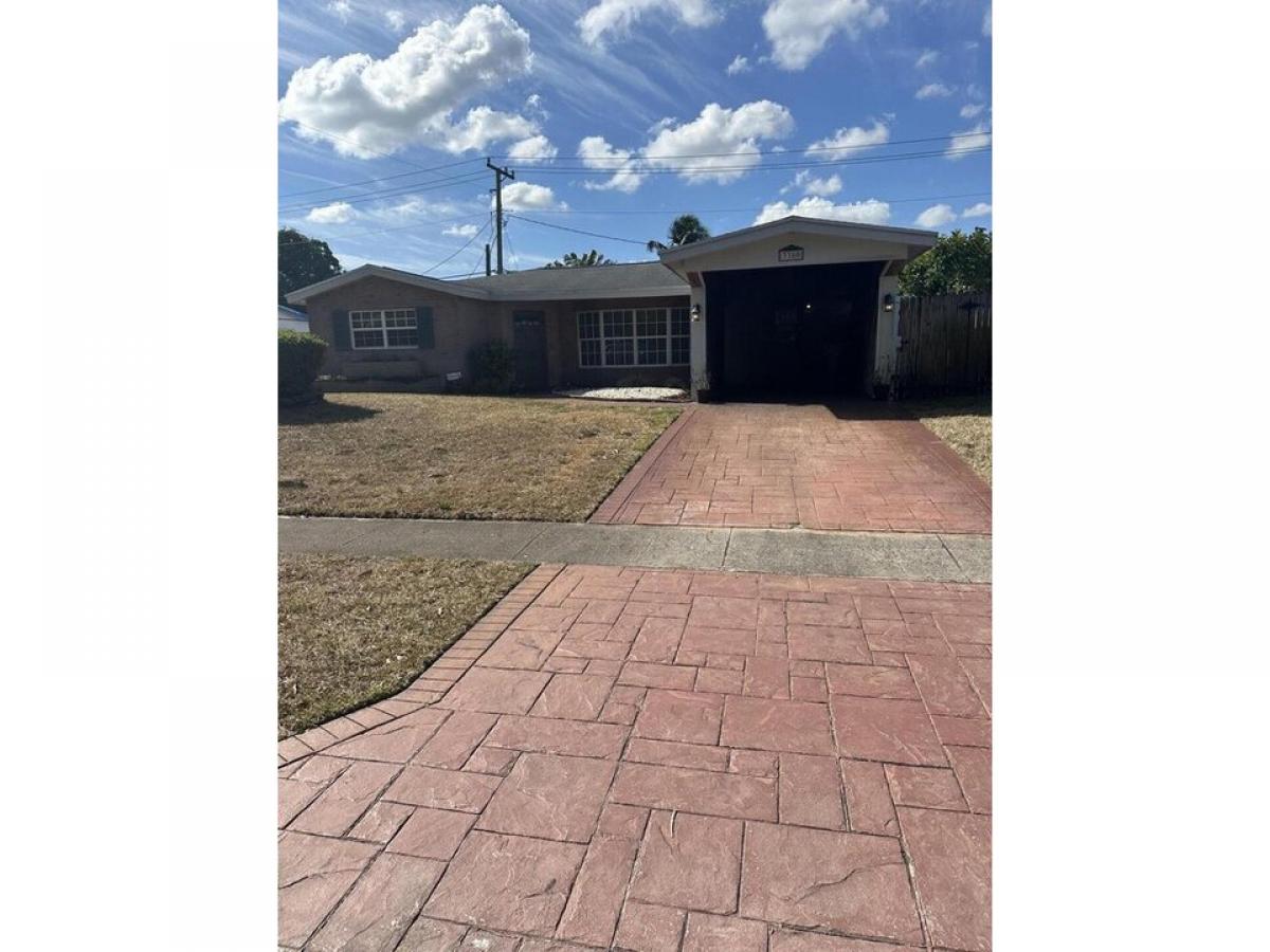 Picture of Home For Sale in Lauderdale Lakes, Florida, United States