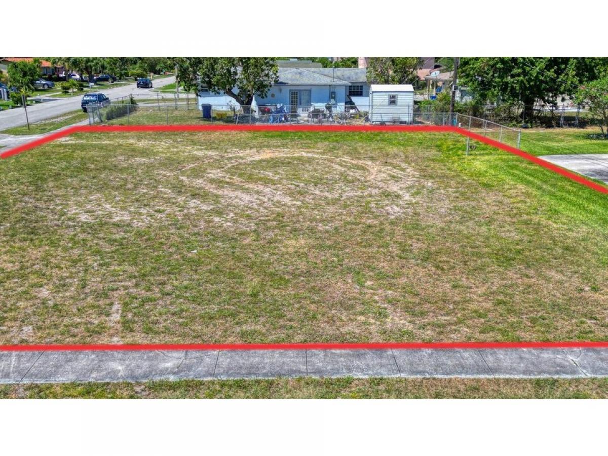 Picture of Residential Land For Sale in Riviera Beach, Florida, United States