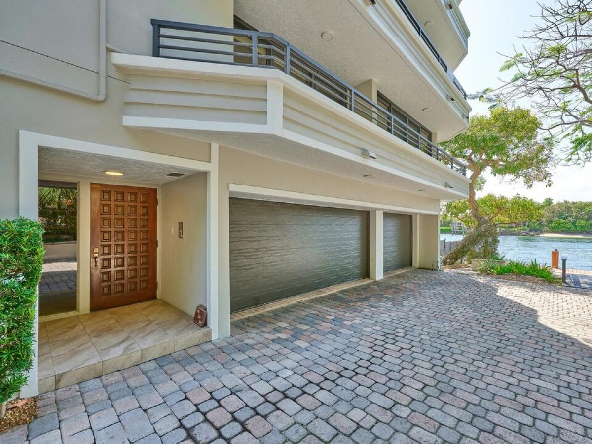 Picture of Home For Sale in Hillsboro Beach, Florida, United States