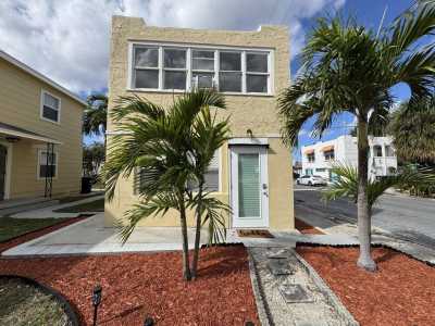 Home For Rent in Lake Worth Beach, Florida
