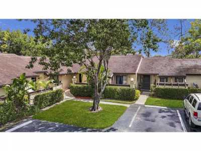 Home For Sale in Royal Palm Beach, Florida