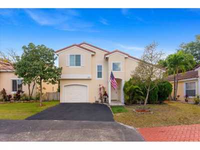 Home For Sale in Coconut Creek, Florida