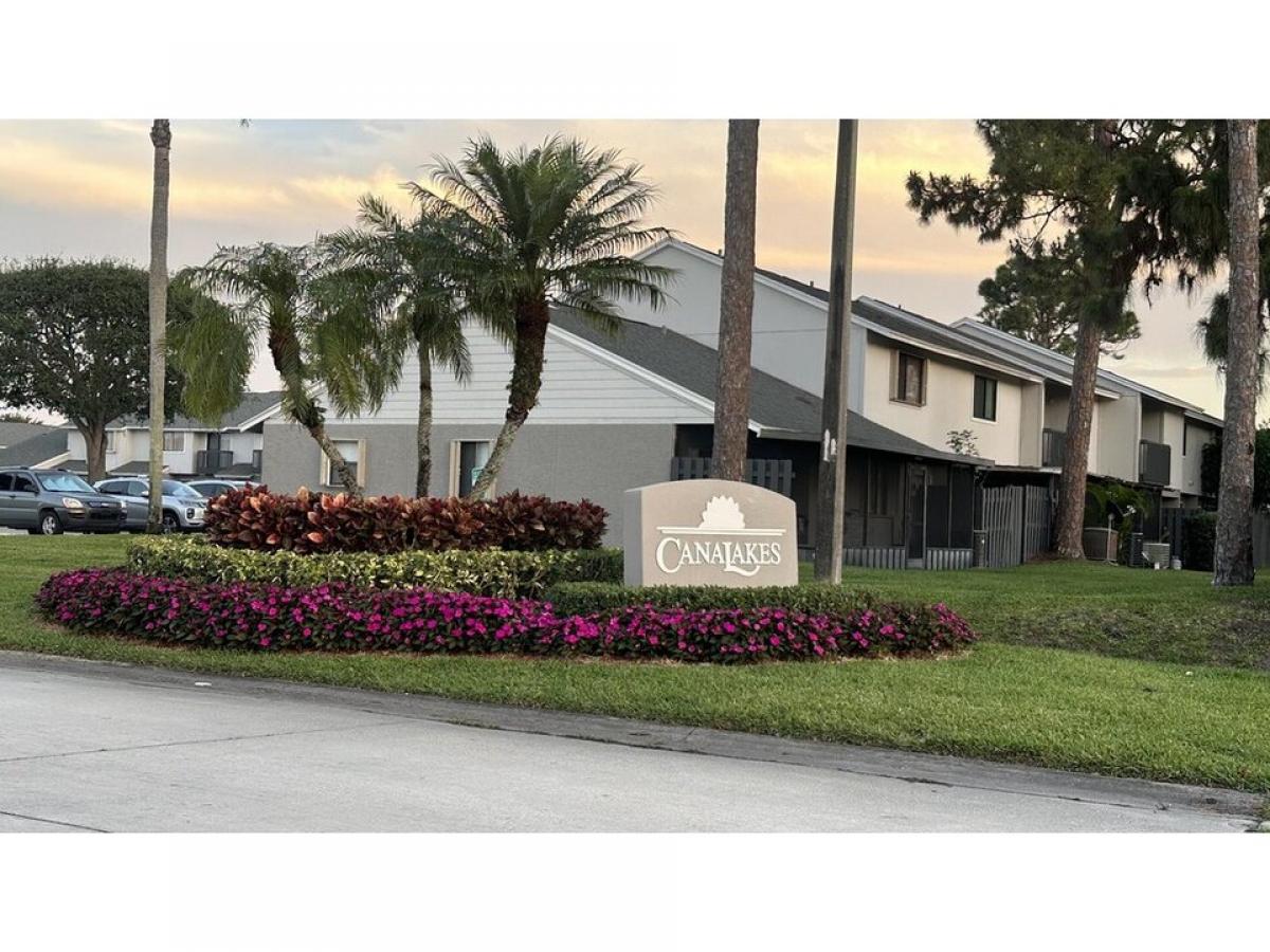 Picture of Home For Sale in Greenacres, Florida, United States
