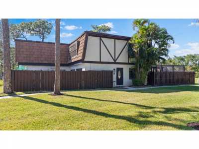 Home For Sale in Royal Palm Beach, Florida