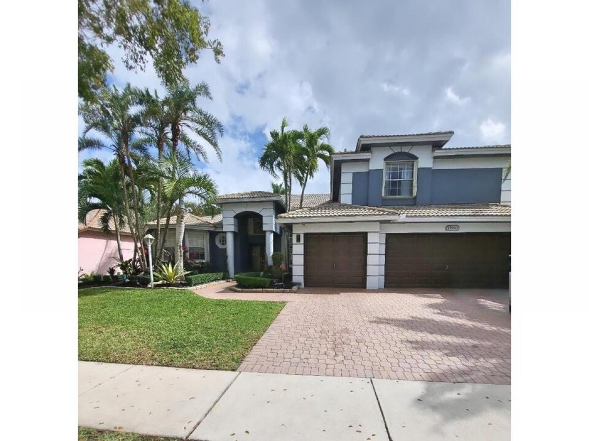 Picture of Home For Sale in Pembroke Pines, Florida, United States