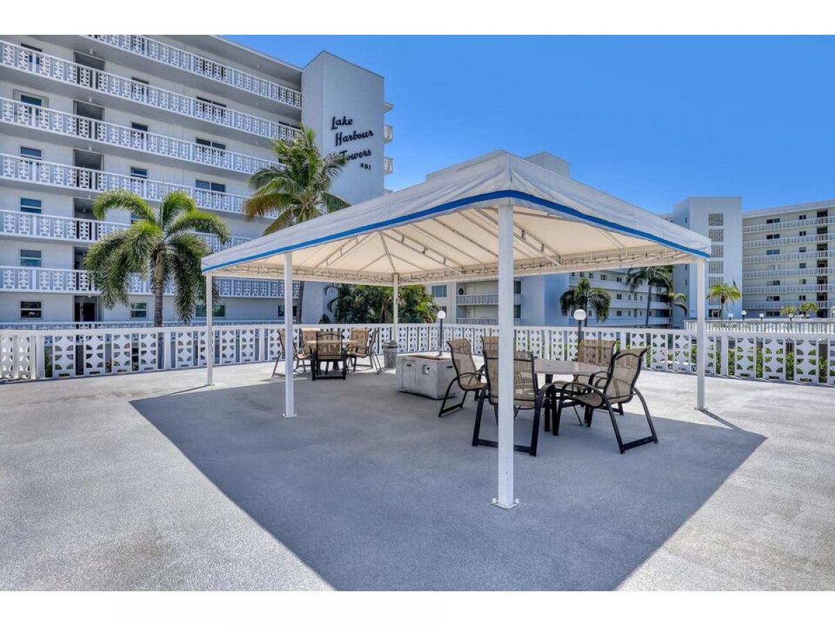 Picture of Home For Sale in Lake Park, Florida, United States