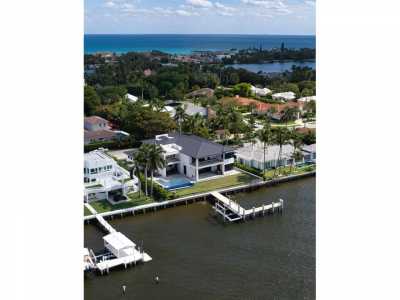 Home For Sale in Manalapan, Florida