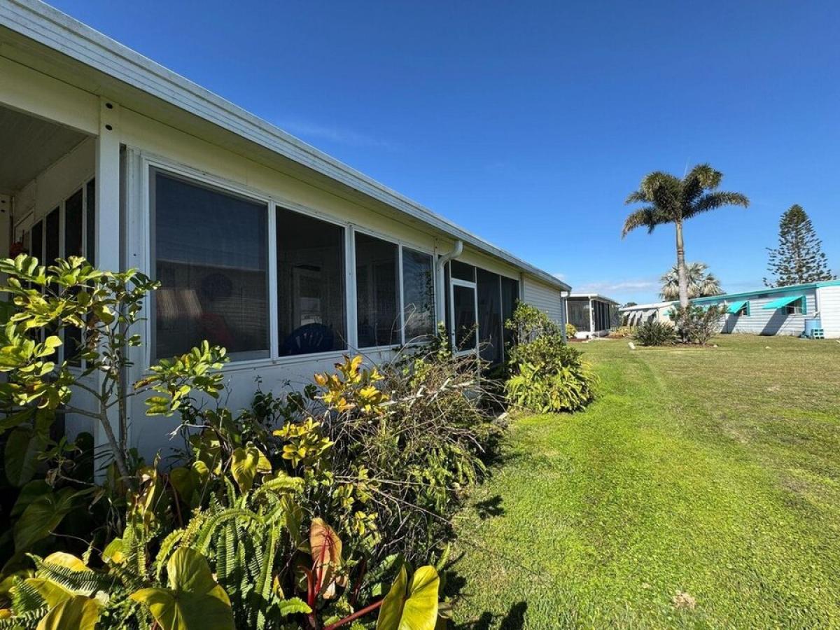 Picture of Home For Sale in Barefoot Bay, Florida, United States