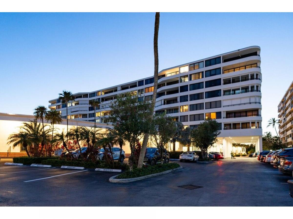 Picture of Home For Sale in South Palm Beach, Florida, United States