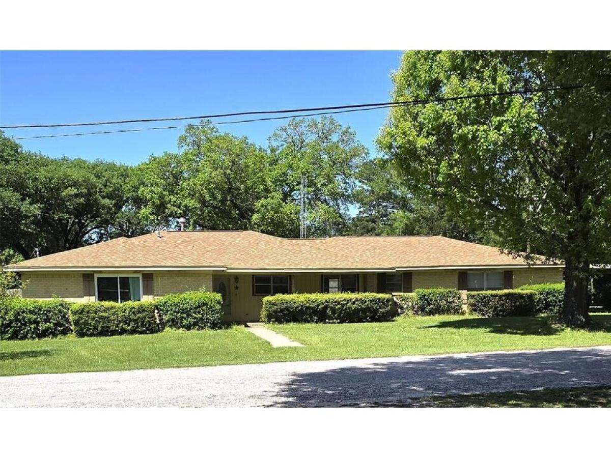 Picture of Home For Sale in Trinity, Texas, United States