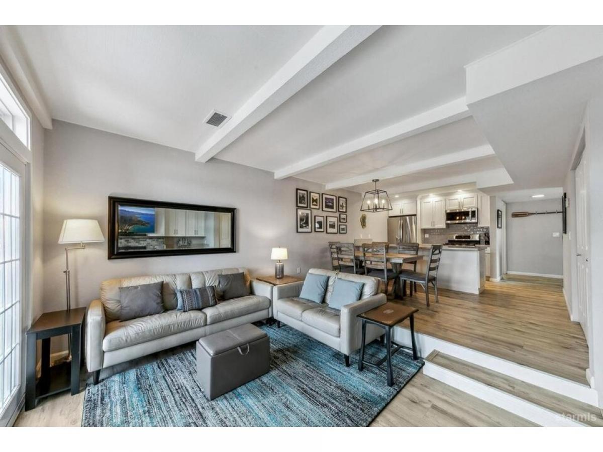 Picture of Home For Sale in South Lake Tahoe, California, United States